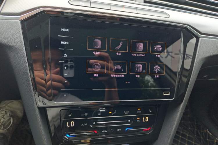 Used Volkswagen Magotan 2020 330TSI DSG Leading Model Audio And AC Panel