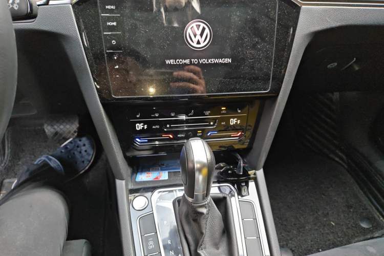 Used Volkswagen Magotan 2020 330TSI DSG Luxury Edition Audio And AC Panel