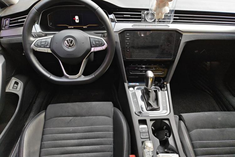 Used Volkswagen Magotan 2020 330TSI DSG Luxury Edition Center Console