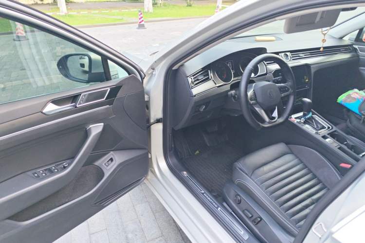 Used Volkswagen Magotan 2020 330TSI DSG Leading Model Driver Seat