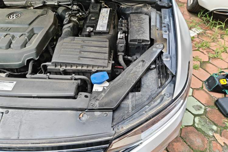 Used Volkswagen Magotan 2020 330TSI DSG Luxury Edition Engine Bay Left