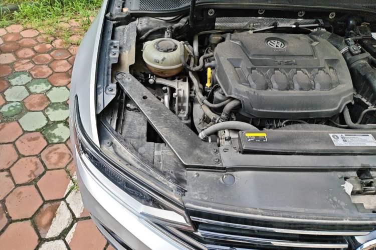 Used Volkswagen Magotan 2020 330TSI DSG Luxury Edition Engine Bay Right