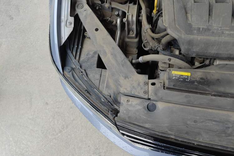 Used Volkswagen Magotan 2020 330TSI DSG Luxury Edition Engine Bay Right
