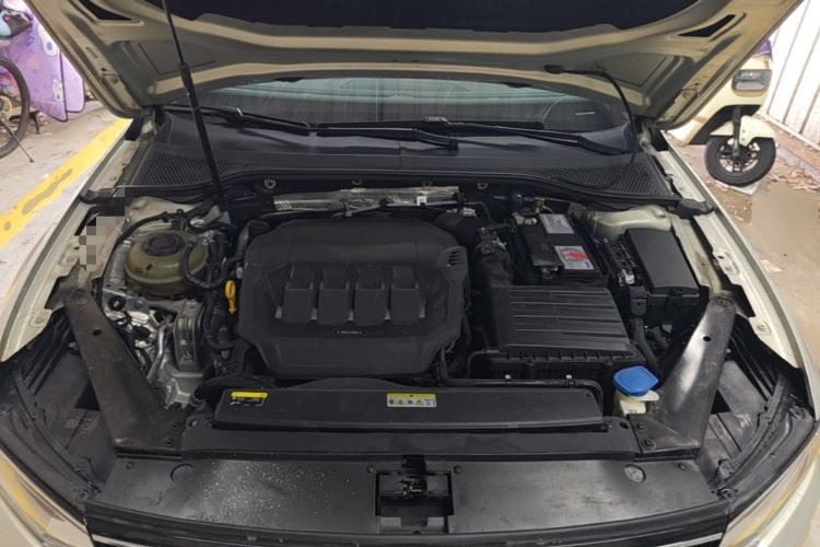 Used Volkswagen Magotan 2020 330TSI DSG Leading Model Engine Bay