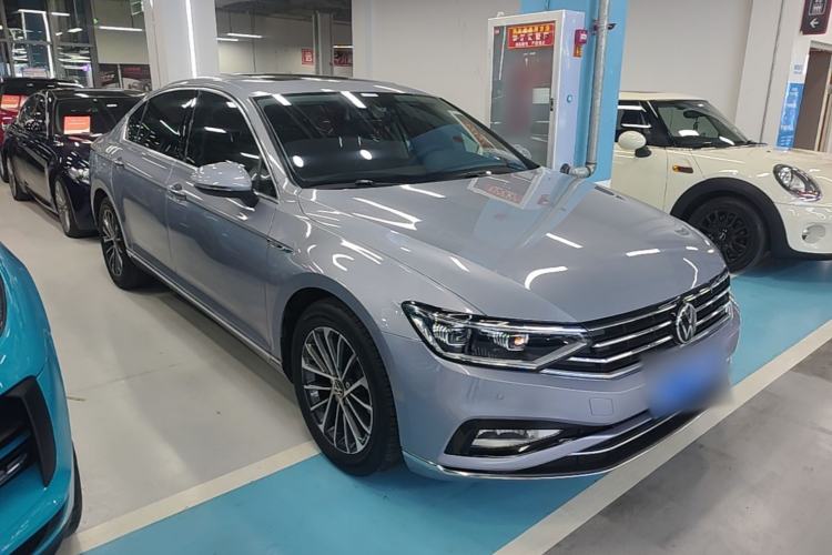 Used Volkswagen Magotan 2020 330TSI DSG Luxury Edition Front Right 45 Deg