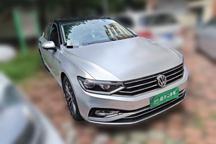 Used Volkswagen Magotan 2020 330TSI DSG Luxury Edition Front Right 45 Deg