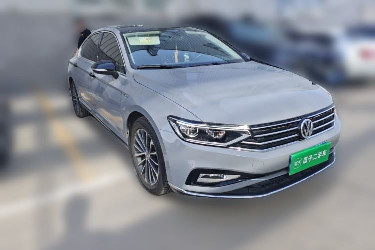 Used Volkswagen Magotan 2020 330TSI DSG Luxury Edition Front Right 45 Deg