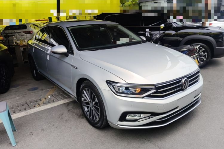 Used Volkswagen Magotan 2020 330TSI DSG Luxury Edition Front Right 45 Deg
