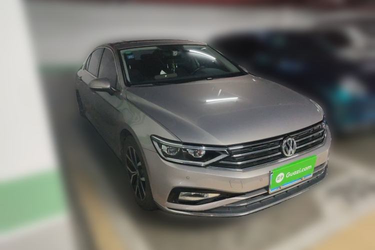 Used Volkswagen Magotan 2020 330TSI DSG Leading Model Front Right 45 Deg