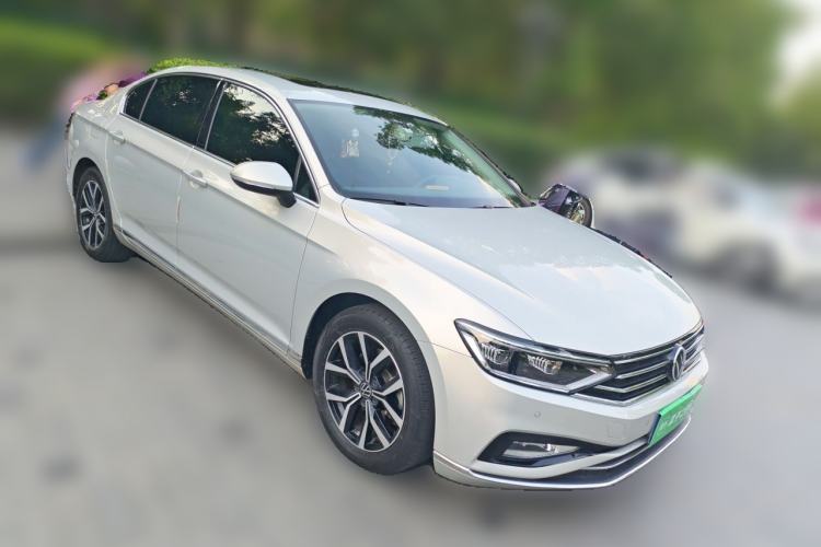 Used Volkswagen Magotan 2020 330TSI DSG Leading Model Front Right 45 Deg