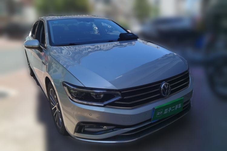 Used Volkswagen Magotan 2020 330TSI DSG Luxury Edition Front Right 45 Deg