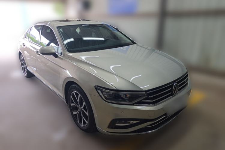 Used Volkswagen Magotan 2020 330TSI DSG Leading Model Front Right 45 Deg