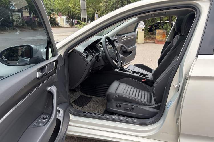 Used Volkswagen Magotan 2020 330TSI DSG Leading Model Interior 1