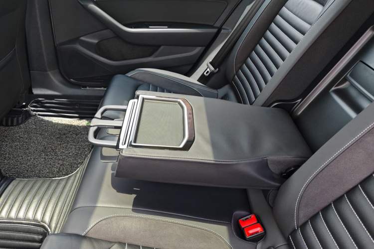 Used Volkswagen Magotan 2020 330TSI DSG Leading Model Interior 10