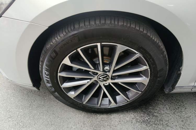 Used Volkswagen Magotan 2020 330TSI DSG Luxury Edition Left Front Wheel Hub