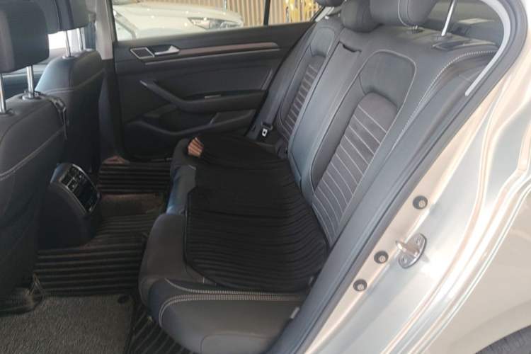 Used Volkswagen Magotan 2020 330TSI DSG Luxury Edition Left Rear Seat