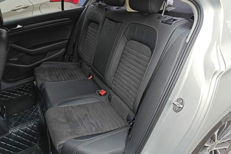Used Volkswagen Magotan 2020 330TSI DSG Luxury Edition Left Rear Seat