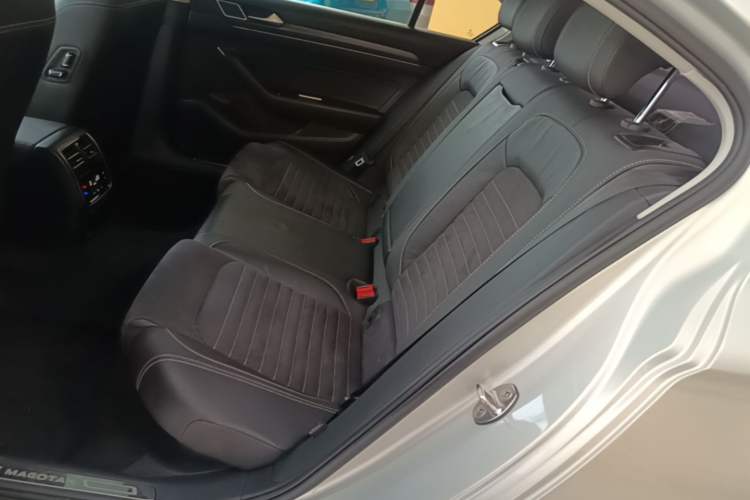Used Volkswagen Magotan 2020 330TSI DSG Luxury Edition Left Rear Seat