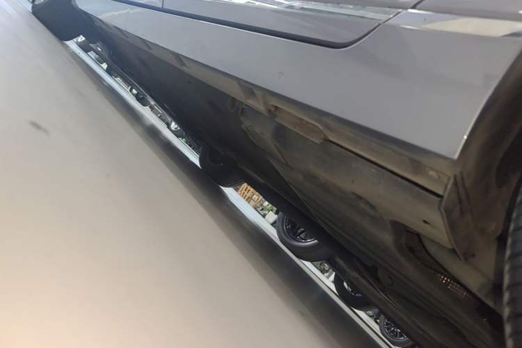 Used Volkswagen Magotan 2020 330TSI DSG Luxury Edition Left Side Sill