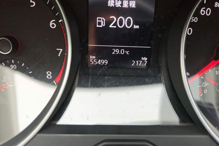 Used Volkswagen Magotan 2020 330TSI DSG Leading Model Odometer Close Up