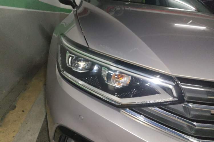 Used Volkswagen Magotan 2020 330TSI DSG Leading Model Right Front Headlight