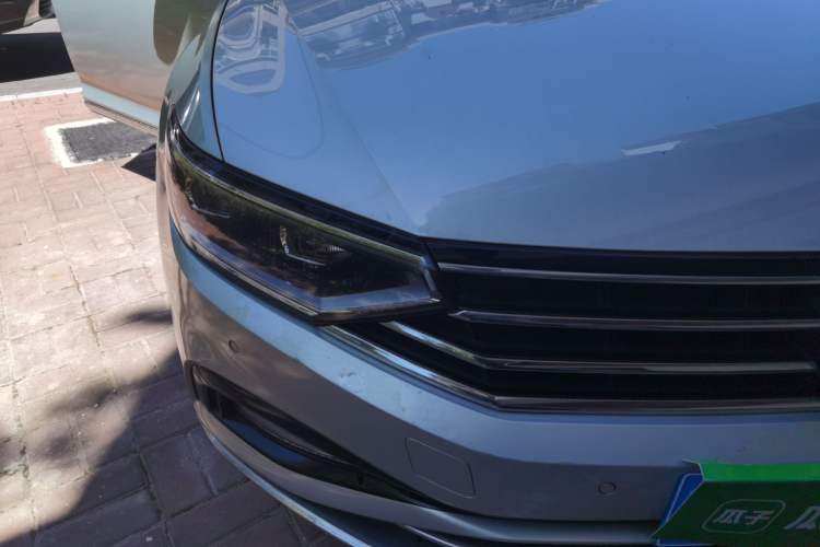 Used Volkswagen Magotan 2020 330TSI DSG Luxury Edition Right Front Headlight