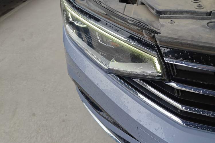 Used Volkswagen Magotan 2020 330TSI DSG Luxury Edition Right Front Headlight