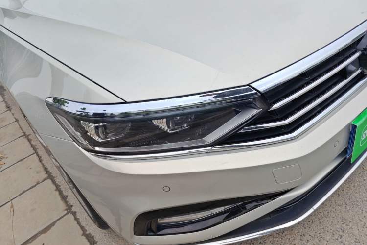 Used Volkswagen Magotan 2020 380TSI DSG Luxury Version Right Front Headlight