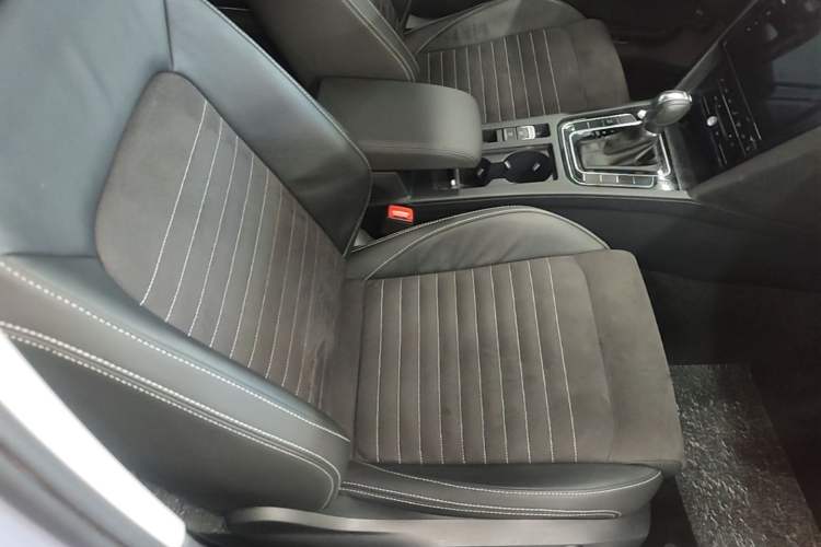 Used Volkswagen Magotan 2020 330TSI DSG Luxury Edition Right Front Seat