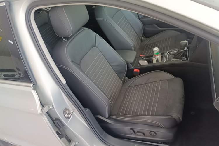 Used Volkswagen Magotan 2020 330TSI DSG Luxury Edition Right Front Seat
