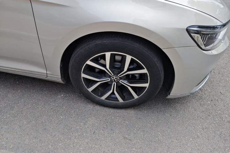 Used Volkswagen Magotan 2020 280TSI DSG Leading Edition Right Front Wheel Hub