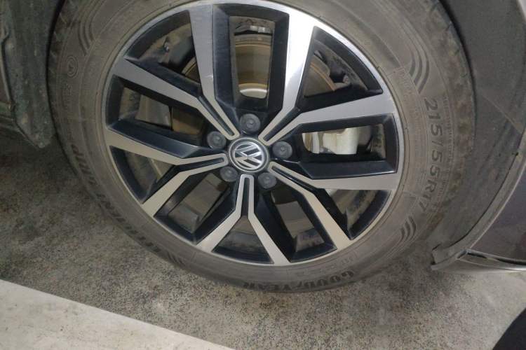 Used Volkswagen Magotan 2020 330TSI DSG Leading Model Right Front Wheel Hub