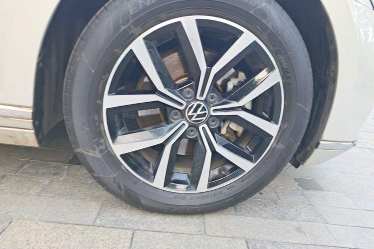 Used Volkswagen Magotan 2020 330TSI DSG Leading Model Right Front Wheel Hub