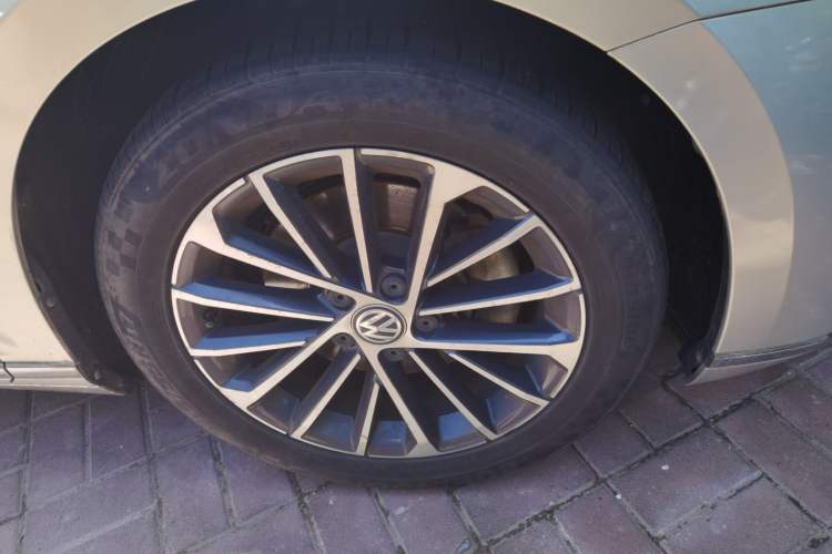 Used Volkswagen Magotan 2020 330TSI DSG Luxury Edition Right Front Wheel Hub