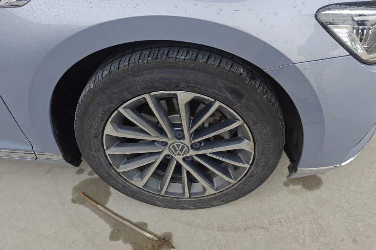 Used Volkswagen Magotan 2020 330TSI DSG Luxury Edition Right Front Wheel Hub