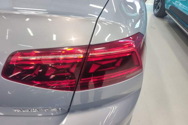 Used Volkswagen Magotan 2020 330TSI DSG Luxury Edition Right Rear Taillight