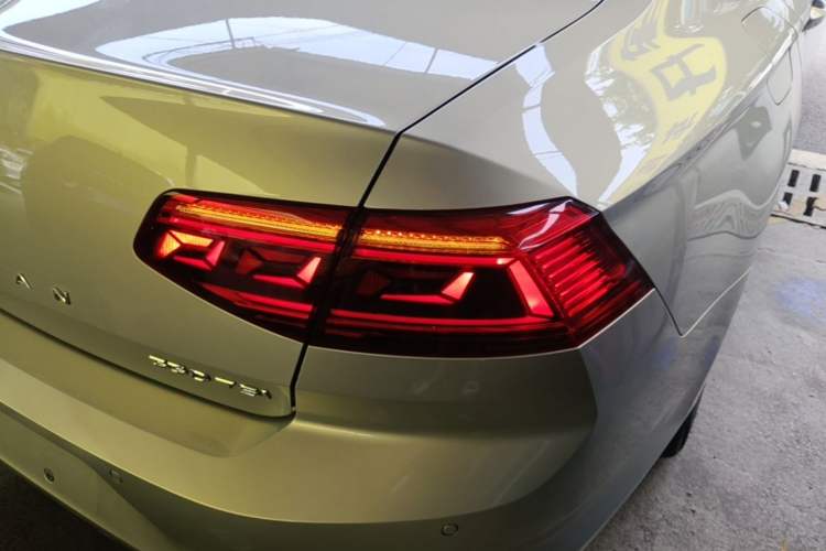 Used Volkswagen Magotan 2020 330TSI DSG Luxury Edition Right Rear Taillight