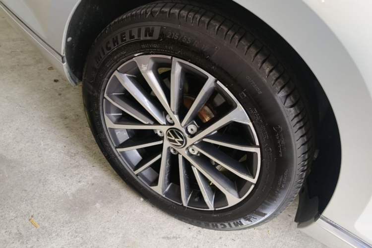 Used Volkswagen Magotan 2020 330TSI DSG Luxury Edition Right Rear Wheel Hub