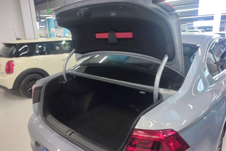 Used Volkswagen Magotan 2020 330TSI DSG Luxury Edition Trunk