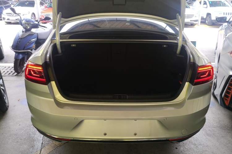 Used Volkswagen Magotan 2020 330TSI DSG Luxury Edition Trunk
