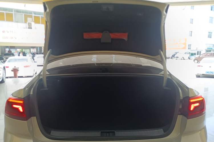 Used Volkswagen Magotan 2020 330TSI DSG Luxury Edition Trunk