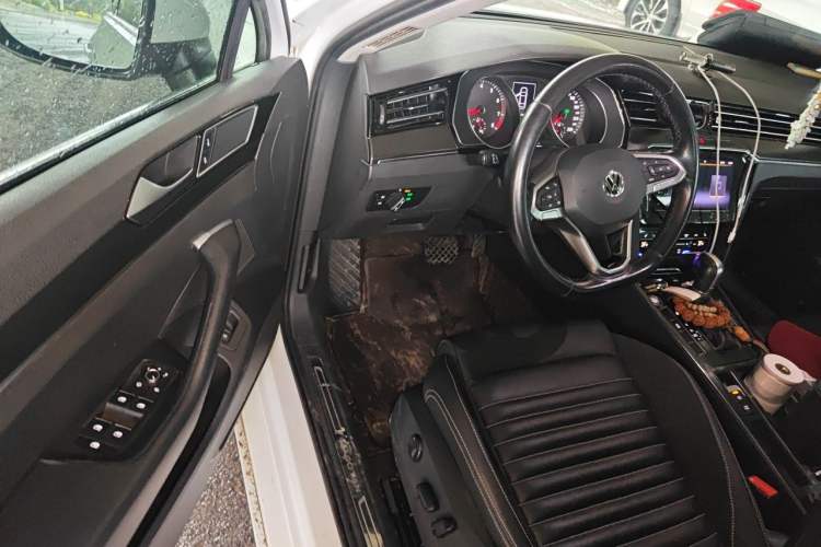 Used Volkswagen Magotan 2020 330TSI DSG Leading Model Driver Seat