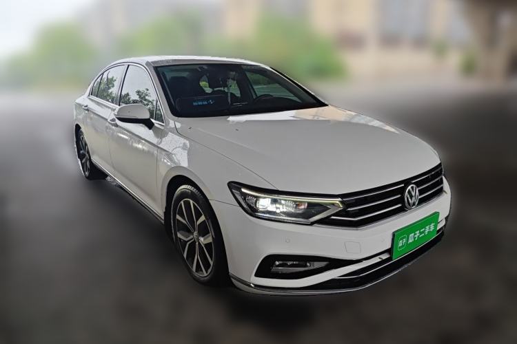 Used Volkswagen Magotan 2020 330TSI DSG Leading Model Front Right 45 Deg
