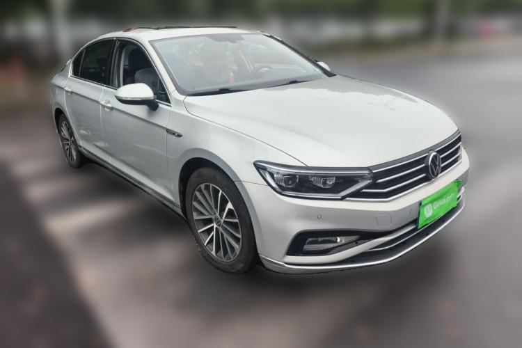 Used Volkswagen Magotan 2020 330TSI DSG Luxury Edition Front Right 45 Deg
