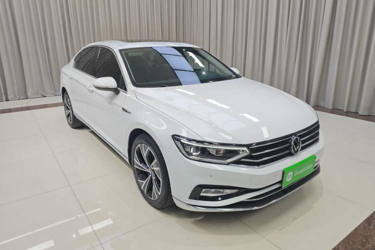 Used Volkswagen Magotan 2020 330TSI DSG Luxury Edition Front Right 45 Deg