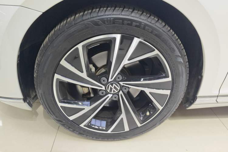 Used Volkswagen Magotan 2020 330TSI DSG Luxury Edition Left Front Wheel Hub