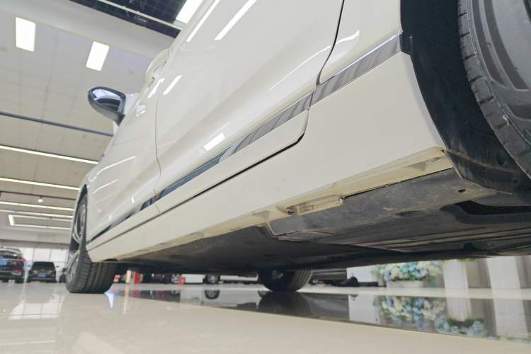 Used Volkswagen Magotan 2020 330TSI DSG Luxury Edition Left Side Sill