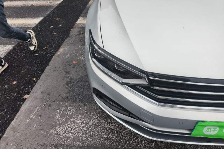 Used Volkswagen Magotan 2020 330TSI DSG Luxury Edition Right Front Headlight