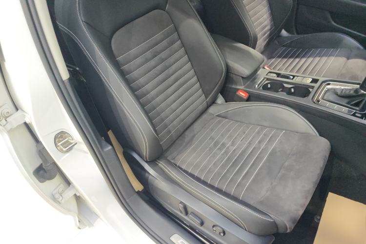 Used Volkswagen Magotan 2020 330TSI DSG Luxury Edition Right Front Seat