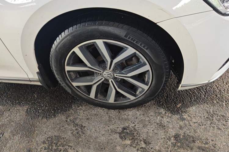 Used Volkswagen Magotan 2020 330TSI DSG Leading Model Right Front Wheel Hub